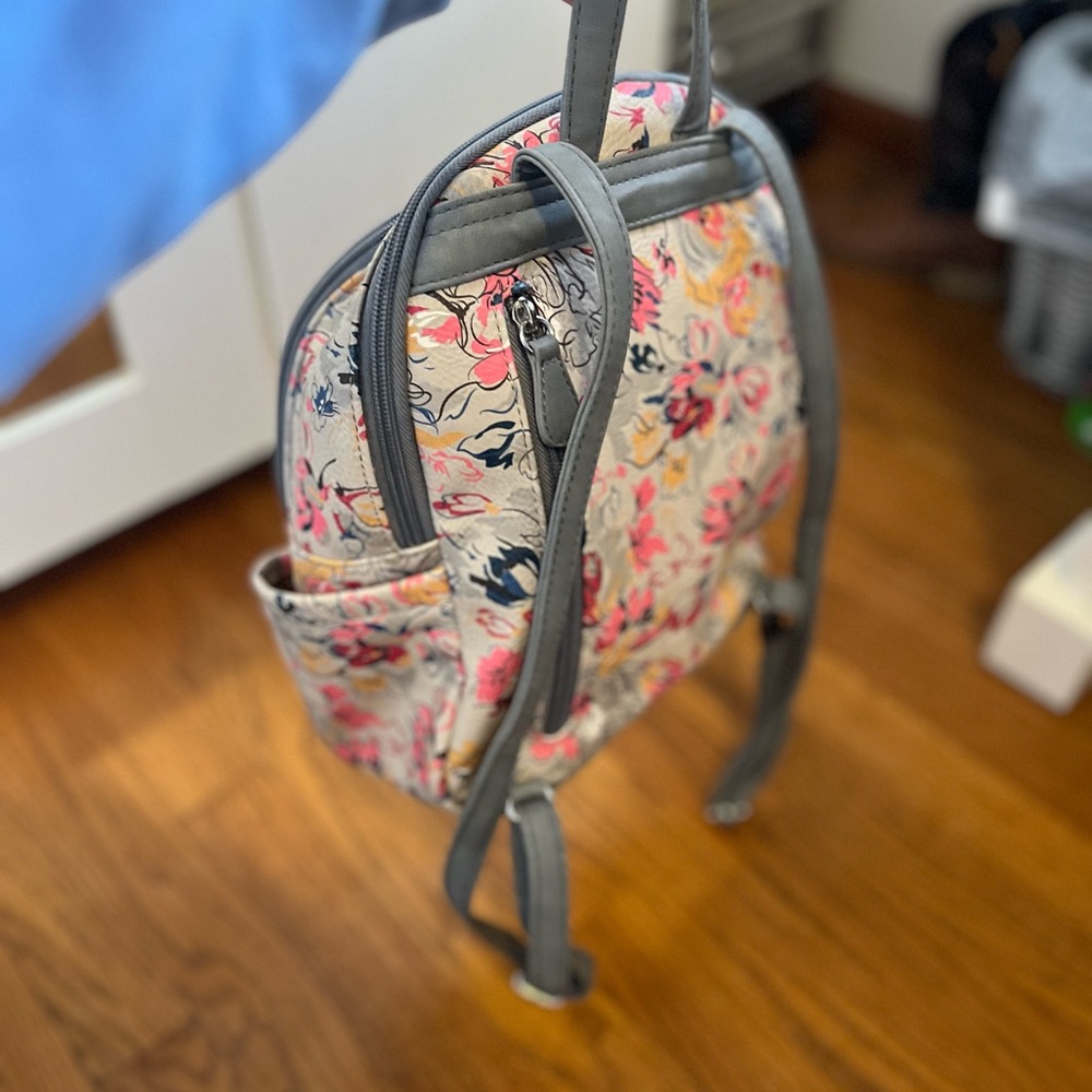 Mini Floral Backpack - Picture 3 of 3